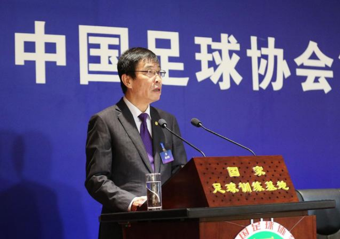 中超 请指责陈戌源，足协的媒体说一说，中超俱乐部冠名权值十亿元吗