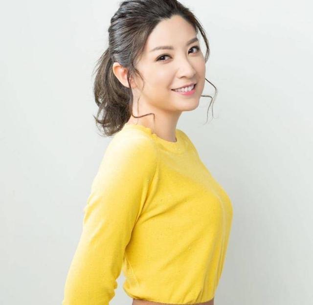 前tvb新闻主播曾因穿短裙播报被罚今节目直言后来有找老板哭诉