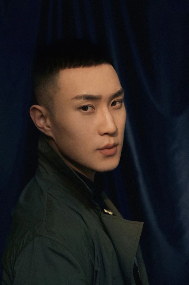 青年演员势头正猛,新生力量就该蓬勃发展,李明轩的演艺事业才刚刚启程