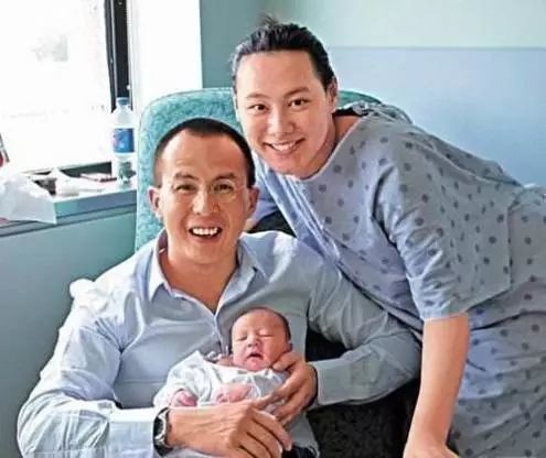李泽楷梁洛施分手9年后首合体，10岁长子超兴奋，抱完爸爸又接收妈妈的吻（组图） - 15
