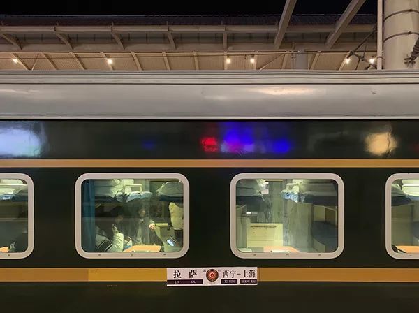 春运天路之旅:沪萨列车Z164上的47小时