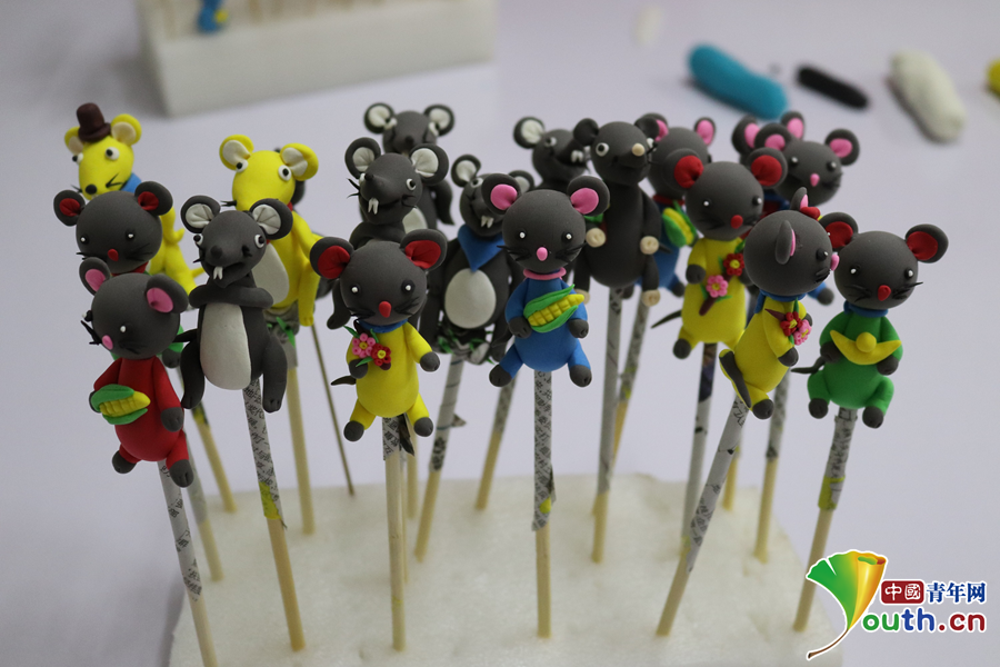 非遗闹新春!"15后"萌娃捏面人传承年味