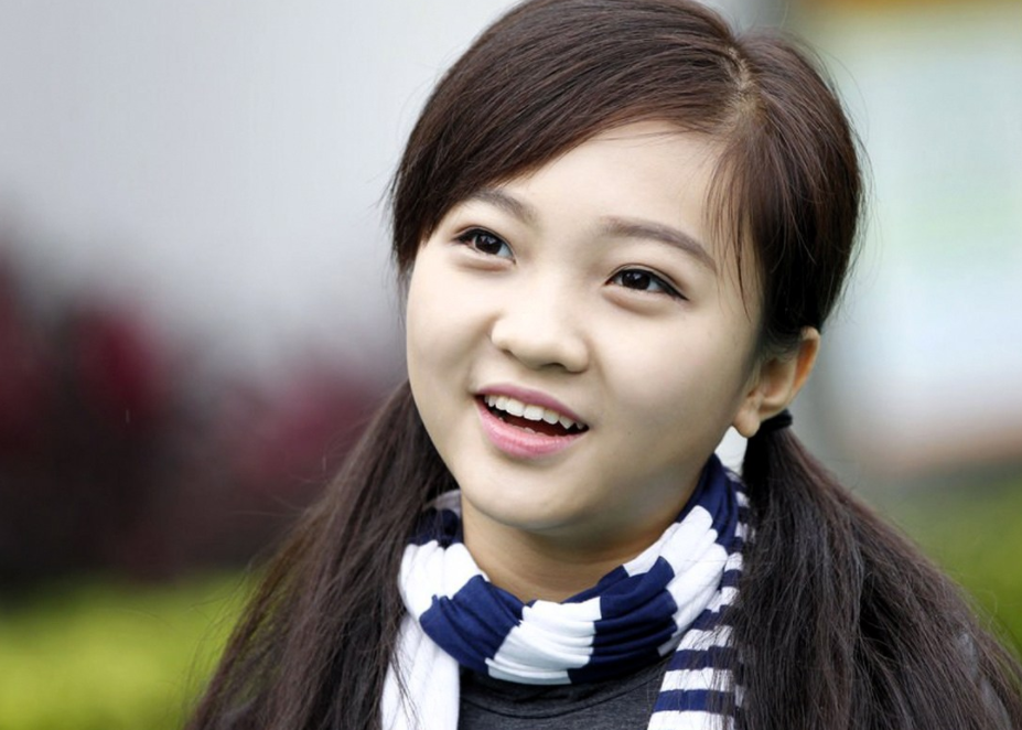 20岁林妙可穿蓬蓬裙录节目,被吐槽像小学生,回应肥胖问题很心酸