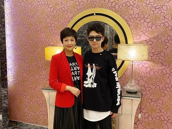 崔佩仪与儿子贝克宇.(图/源矿娱乐提供)