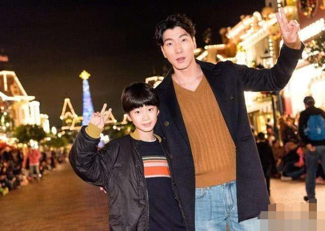 有种强大基因叫张亮儿子小时候像个小王子今身高直逼188老爸