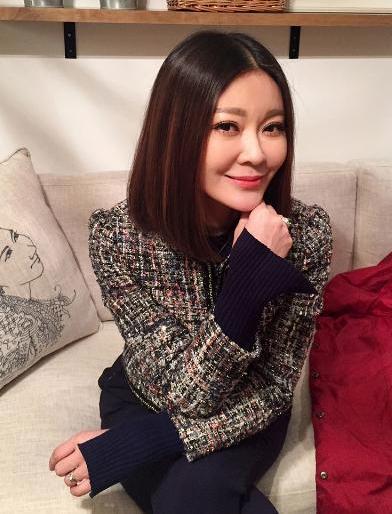 前"央视名嘴"王小骞,嫁"北京卫视一哥"谭成海,丁克15年今成晒娃狂魔