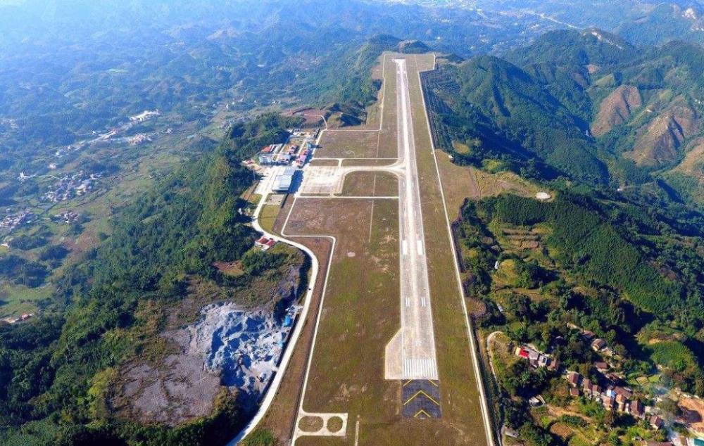 厉害了我的国削平65座大山建成最高的山区机场