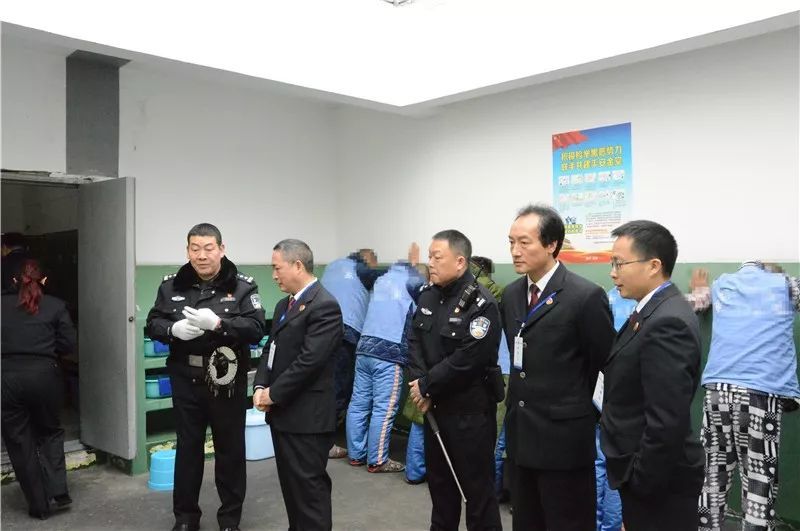 金堂县检察院潘登检察长到县看守所开展节前安全检查
