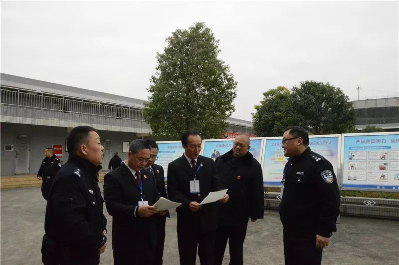 金堂县检察院潘登检察长到县看守所开展节前安全检查