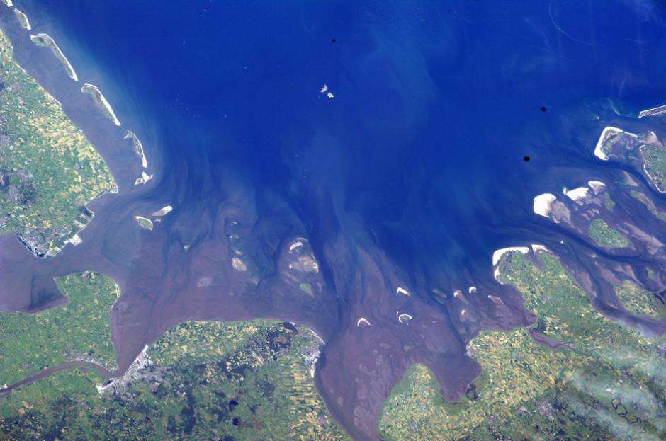 地球还是蓝的吗?看到太空拍照,网友:不敢信