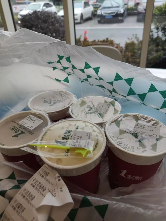 杭州医院急诊护士突然收到5杯奶茶,背后真相有点重口味