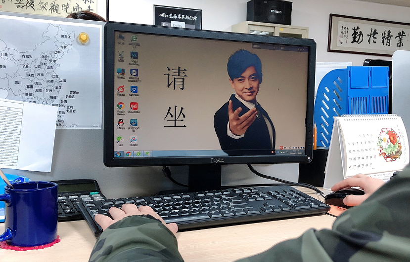 爱5原来李佳航的请坐动作是模仿吴京怪不得那么眼熟