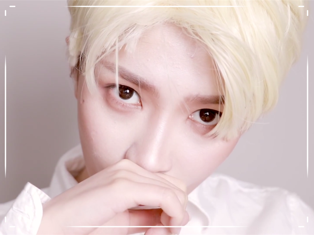 小姐姐仿妆"蔡徐坤",开局:看你咋表演,最后:可以带妆约饭吗?