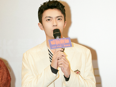 还记得《青春斗》赵聪吗?如今再演新电影,郑爽带着甘蔗前去捧场