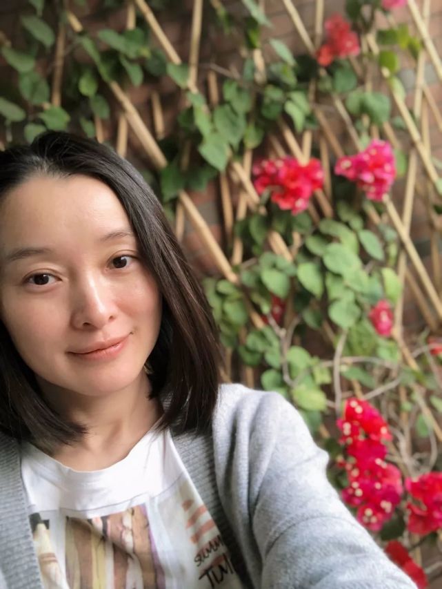 那是25年前的事了,回想起来,她仍觉得庆幸,"能挣到钱,还能拍到戏,非常