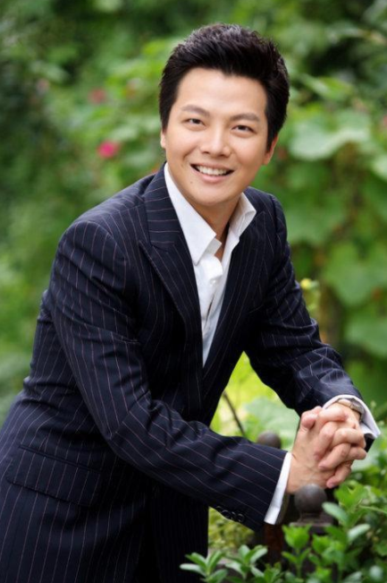 配角变主角央视新一哥任鲁豫站c位娶几十亿富二代为妻