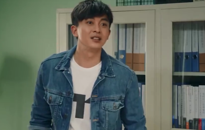 爱情公寓5:张伟实现屌丝逆袭,家产狂甩赵海棠几条街,太牛了!_腾讯新闻