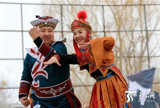 察布查尔锡伯自治县九股丝线系平安贝伦舞里盼丰年