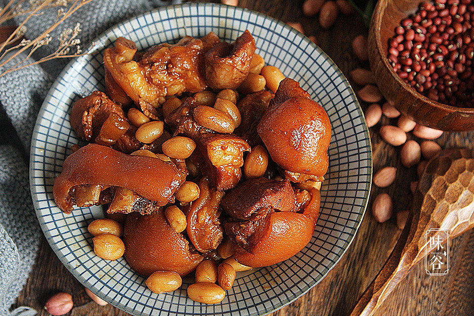 腐乳花生焖猪手:【横财在手】【材料】:猪蹄 1个,腐乳 3块,蒜 2瓣