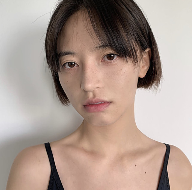 "长期化妆"与"长期素颜",10年后再看皮肤变化,差距吓人一跳