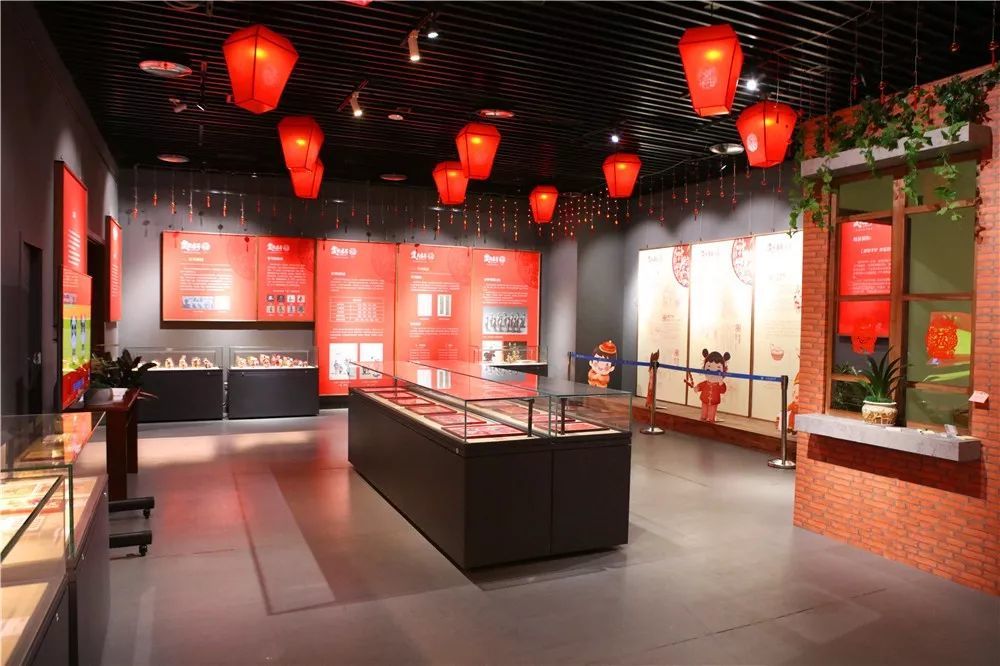 我馆通过展览,营造吉庆祥和的节日氛围;与您一起,传承和弘扬中华民族