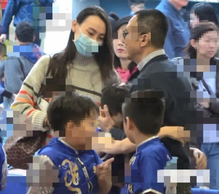李泽楷和梁洛施合体后小26岁女友首晒照，强行营业笑容很勉强（组图） - 6