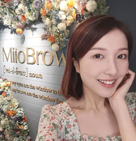 李泽楷和梁洛施合体后小26岁女友首晒照，强行营业笑容很勉强（组图） - 13
