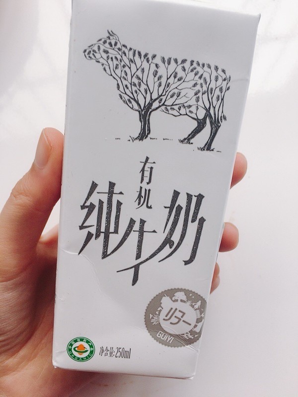 2.选择香浓营养的归一有机纯牛奶,就算只是加热了喝也很好喝
