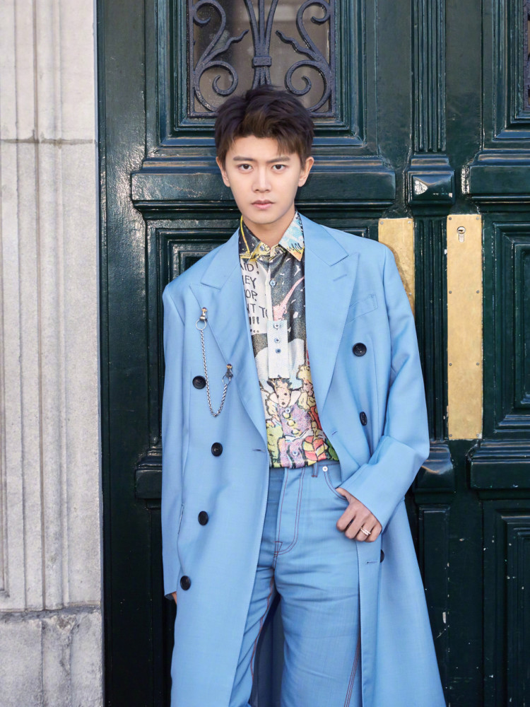 任嘉伦和权志龙同穿蓝色西装 腾讯新闻