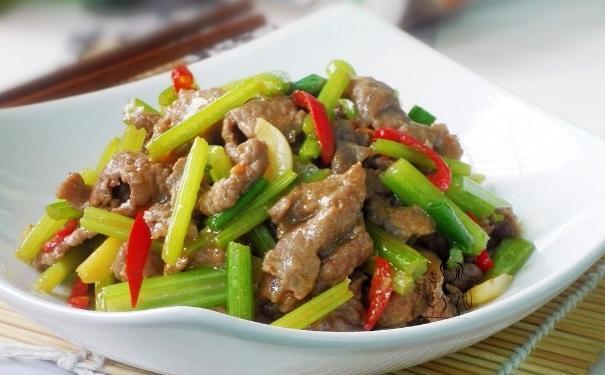 健康美味家常菜——西芹炒牛肉,这样做家人超爱吃!_腾讯新闻