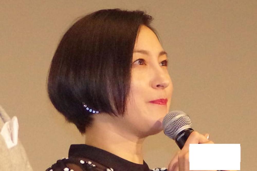 40歲廣末涼子出席活動造型美沒有包袱表情多中年發福但可愛