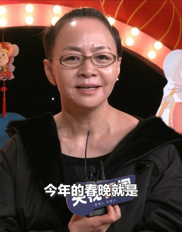 宋丹丹表态"最后一次上央视春晚"后现身,穿着低调,哈欠连天