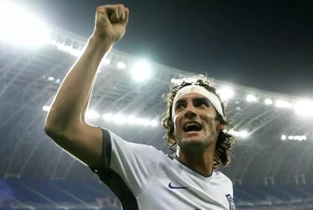 心中还是你10年前的样子 卢西亚诺呼唤天津球迷:告别赛送我个祝福可好