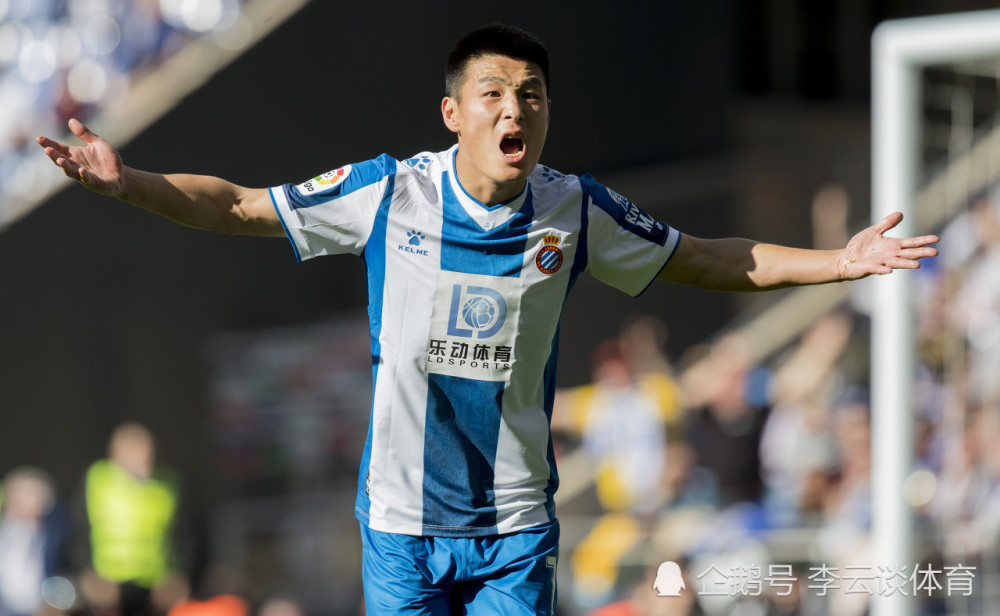 幸福球王!武磊晒儿女观看西甲直播,女儿活泼跳