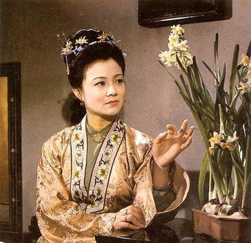 秦可卿与贾蓉十分恩爱，深受婆婆尤氏喜爱，为什么会被贾珍玷污？