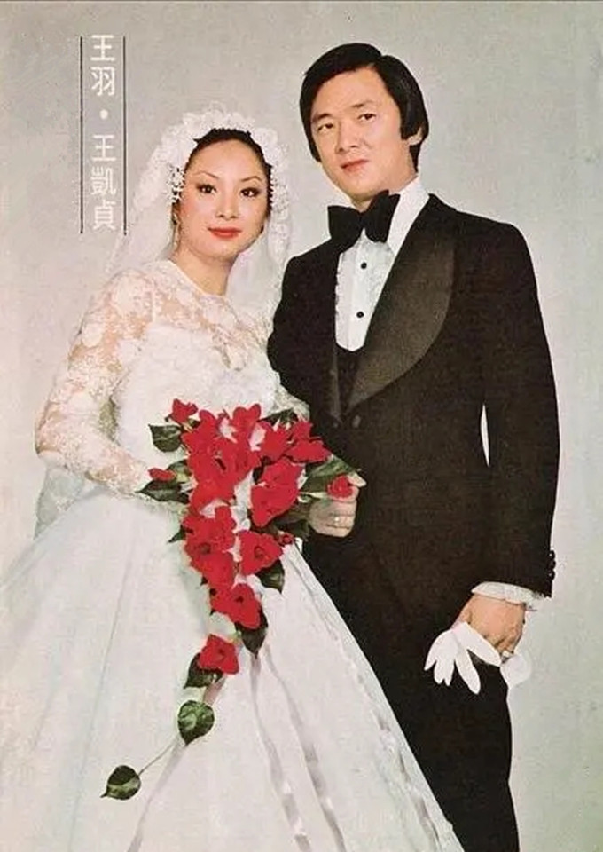 85岁曾江家族聚餐,77岁妻子罕见出镜气质优雅,妹夫王羽未露面_腾讯