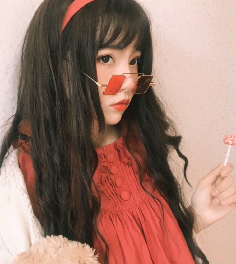 诸葛大力难怪这么眼熟,原来小时候用的qq头像就是她!怪我眼拙!