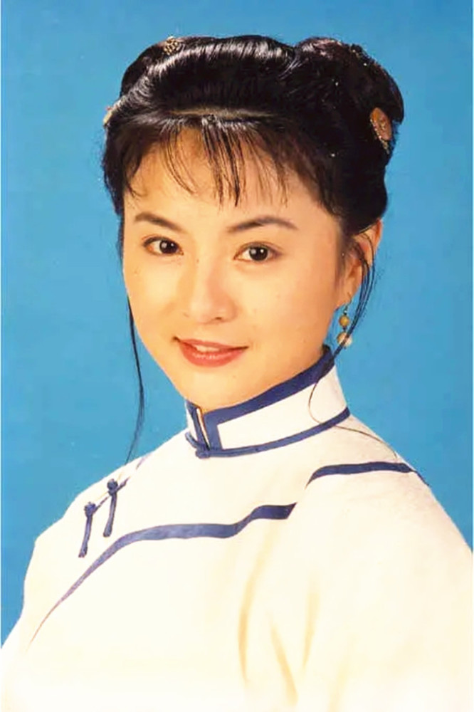 54岁李赛凤身手依旧敏捷晒近照霸气踢腿但二婚嫁豪门惨淡收场