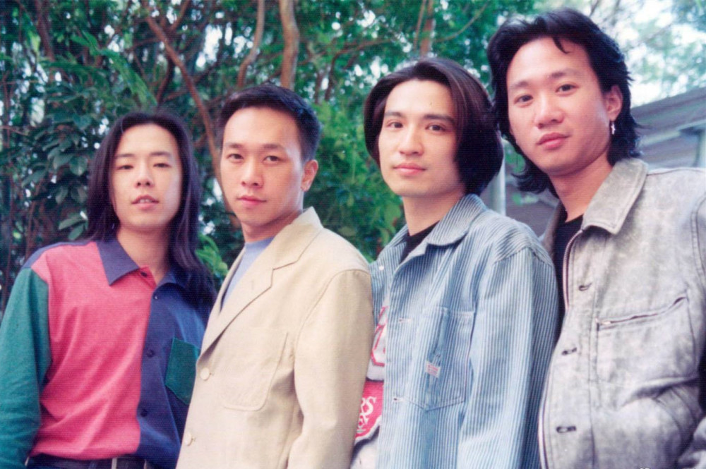 尽管黄家驹,叶世荣等人只想做音乐,但当时的娱乐圈环境并不允许.