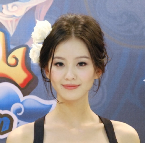 刘诗诗旧照被疯传,一脸胶原蛋白惹人爱,不愧是"人间尤物"