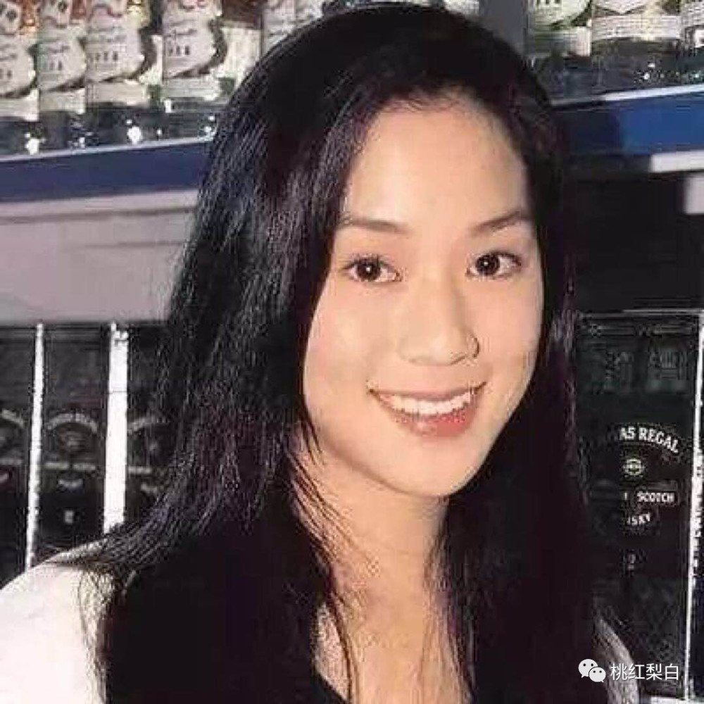 这张照片,就和tvb的当家花旦张可颐很像.