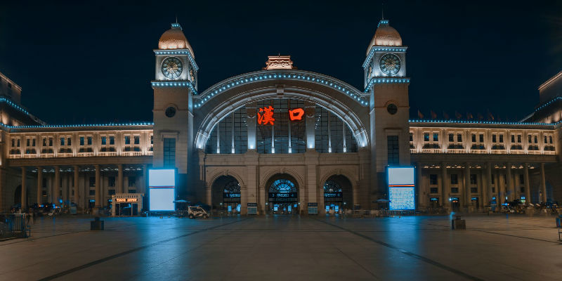 武漢封城的這一天:各大超市被一掃而空 高速出口擁堵異常