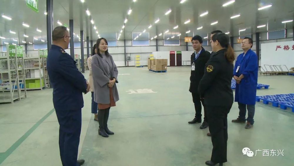 东兴市领导率队检查安全生产工作