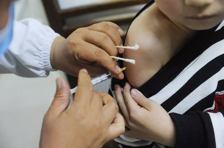 宝宝打预防针,家长应该注意哪些事项?教你五招缓解宝宝哭闹情绪