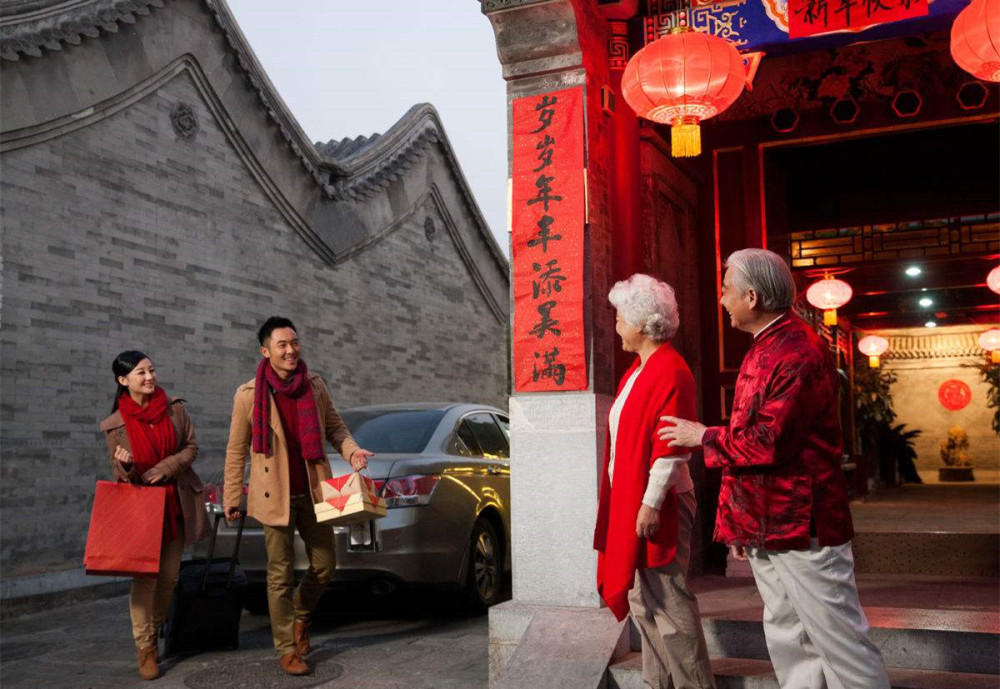 丈母娘拿儿子豪车讽刺拜年女婿"看你那穷酸样"却不想被儿子打脸