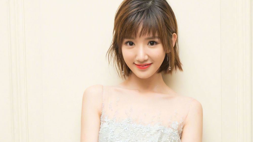 毛晓彤|毛晓彤开心晒合照，朱一龙笑得很呆萌，35岁童瑶美艳依旧