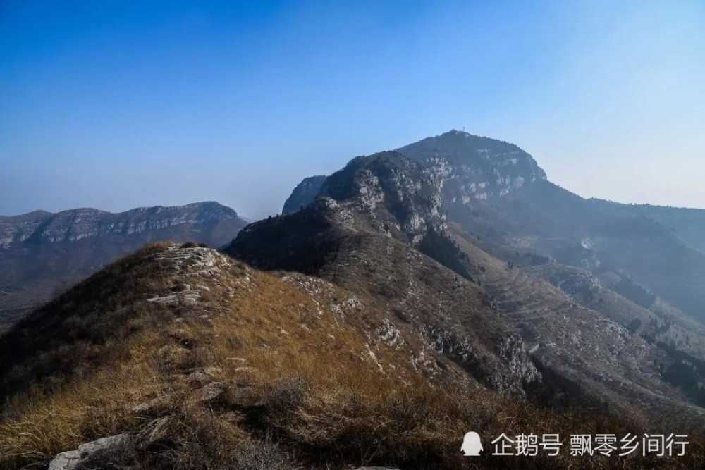 旧《章丘县志》记载:"脉自黄巢顶来,至此山五十余里,陡起一峰,极高大