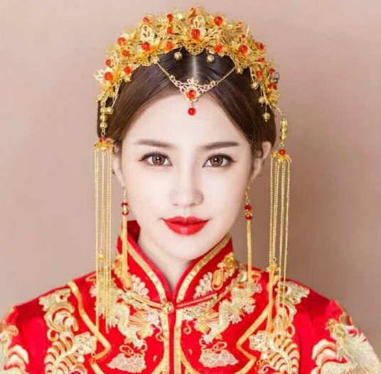 心理测试:假如你是个大美女,选个凤冠?测你未来的老公颜值高不高!