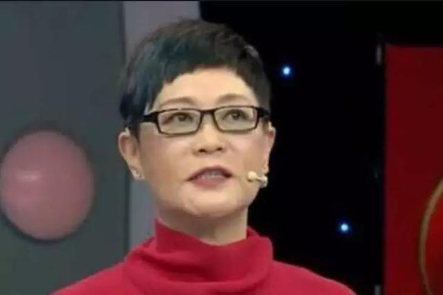 刚开始两人生活得非常幸福,戴志诚对杨蕾更是体贴入微,彼时的她觉得