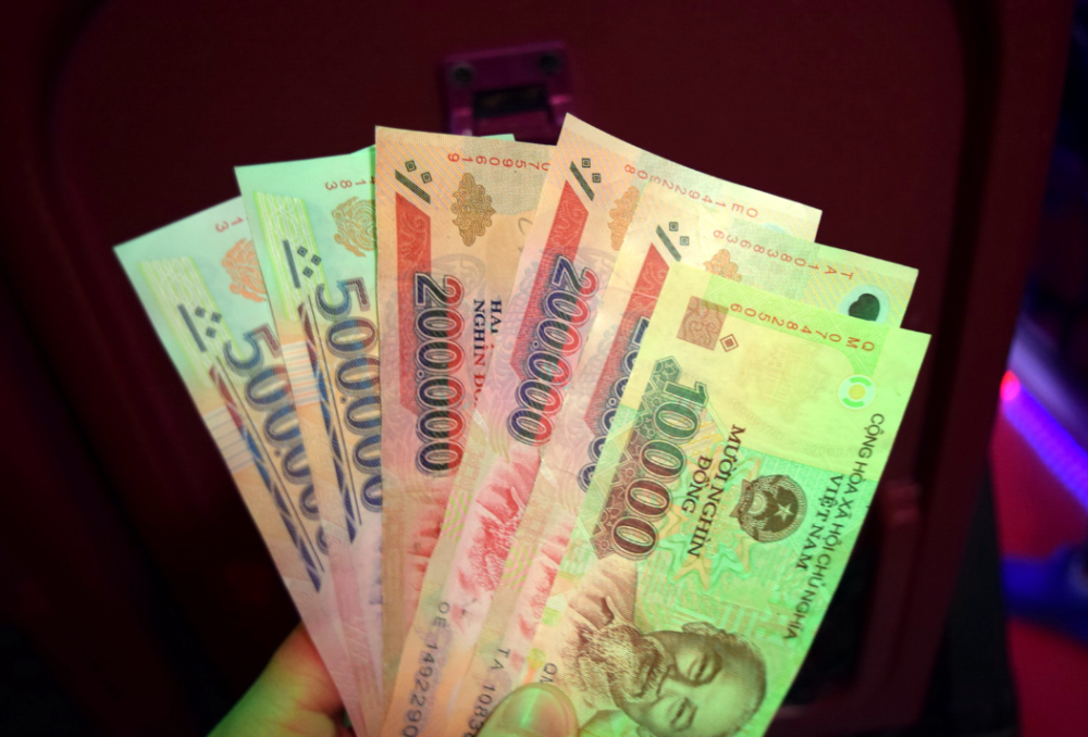 越南街头摆放人民币,到底有何作用?称:专为中国游客服务